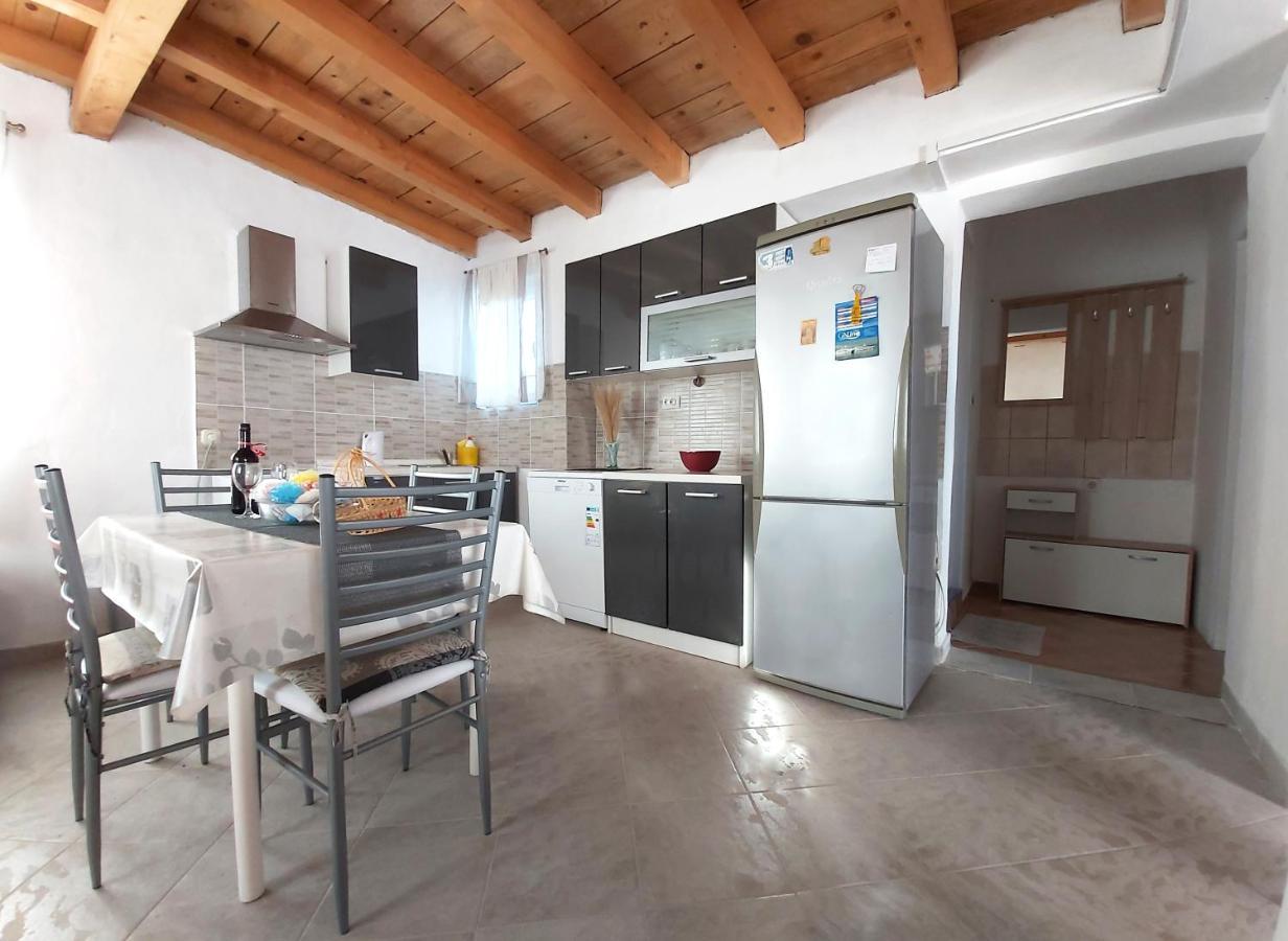 Apartments With A Parking Space Sali, Dugi Otok - 8181 Bagian luar foto
