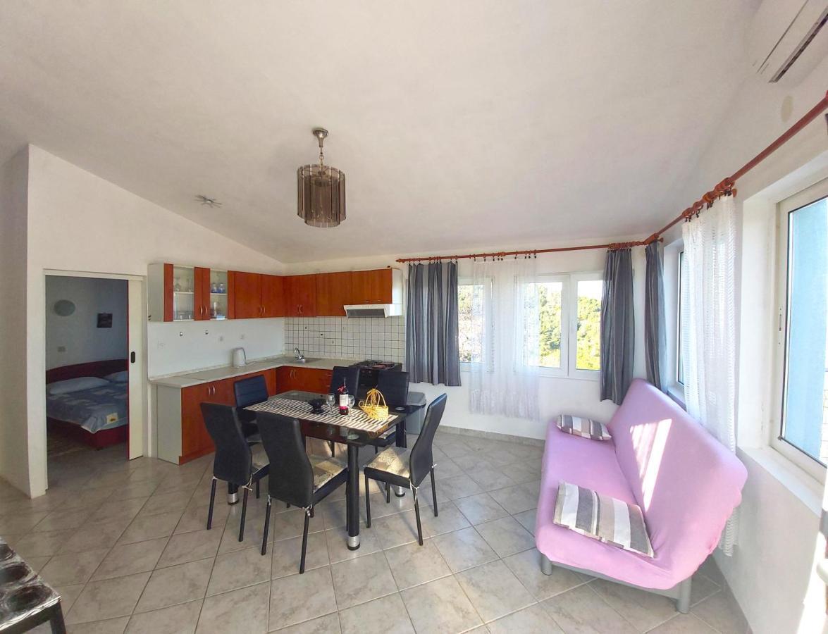 Apartments With A Parking Space Sali, Dugi Otok - 8181 Bagian luar foto